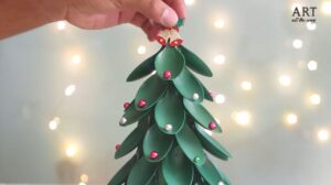 ساخت درخت کریسمس با قاشق های پلاستیکی