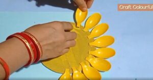 ساخت گل آفتابگردان زیبا با قاشق پلاستیکی