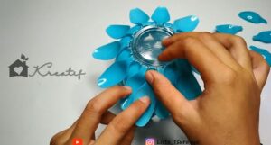ایده های خلاقانه گلدان گل از قاشق های پلاستیکی