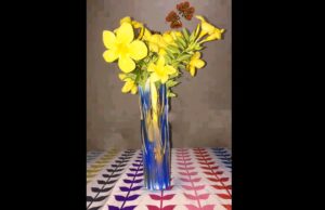 گلدان ساخته شده با چاقوهای یکبار مصرف
